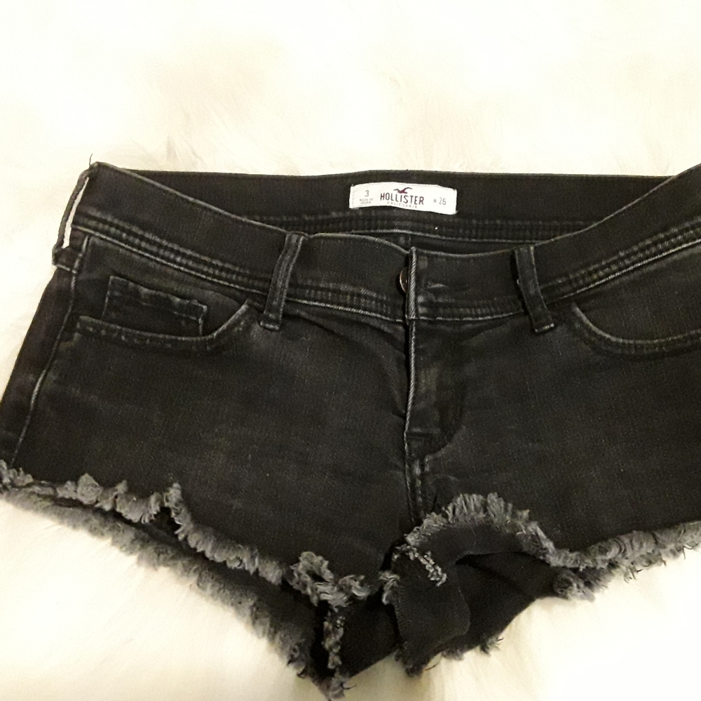 Black Hollister cut off shorts size 3 26